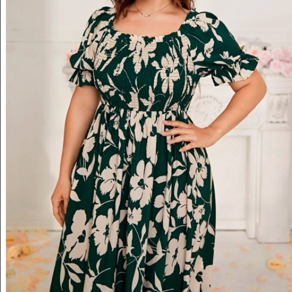 Boho green floral print shirred maxi dress - Picture 2 of 5